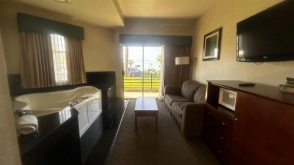 HUNTINGTON BEACH INN